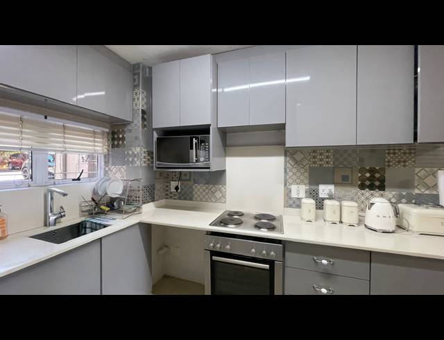 1 BEDROOM APARTMENT FOR SALE IN ESSENWOOD